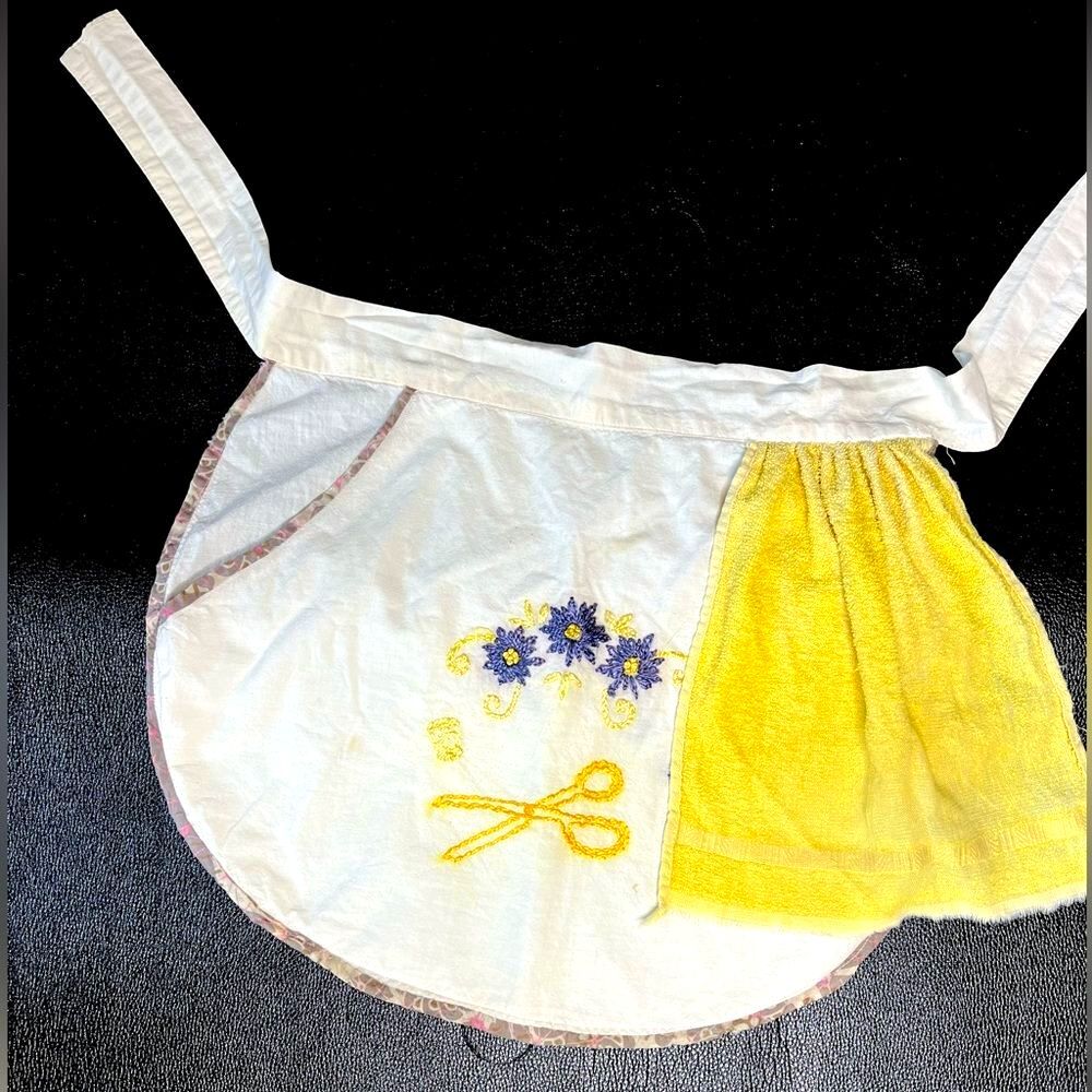 Vintage Half Apron with Yellow terry cloth Floral Embroidery pockets retro Mod